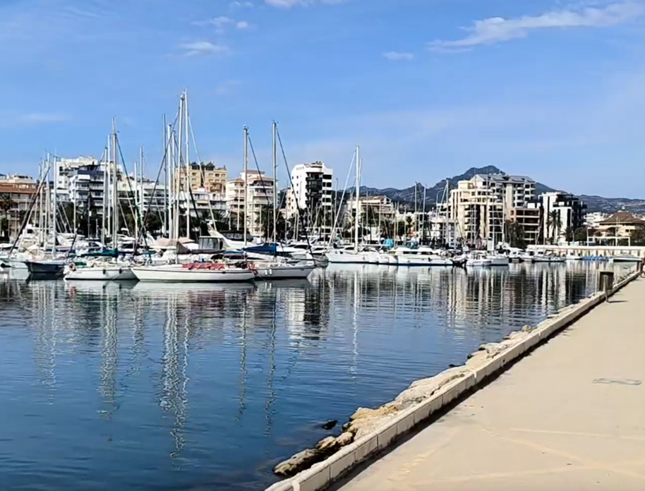 Paseo puerto deportivo de Gandia